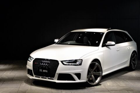 横浜　高価買取　アウディRS4アバント