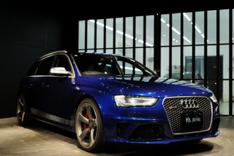 名古屋　高価買取　 アウディRS4アバント4.2