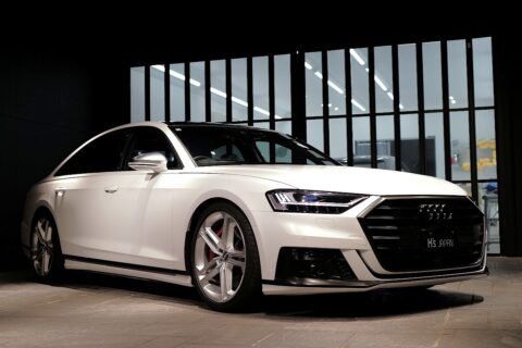 東京　高価買取　アウディ S8