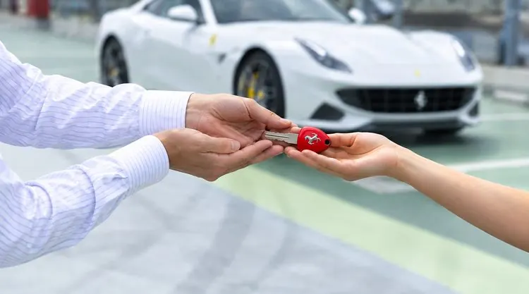 買取車の引取の様子